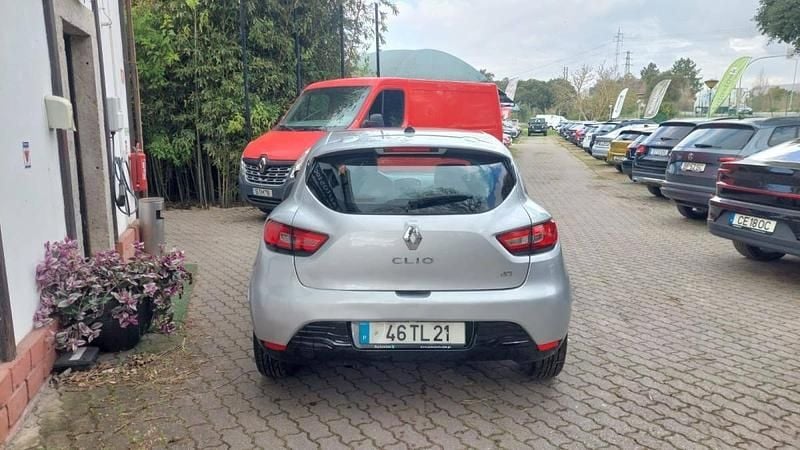 Usado Renault Clio IV Zen 90 HP (66 kW) 2013 Cinza