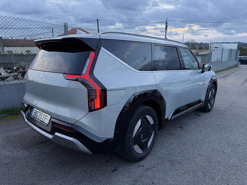 Usado Kia EV9 First Edition 150 kW (205 HP) 2025 SUV