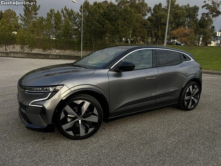Cinza Usado 2023 Renault Mégane Iconic | € 37.000 (Caro) - Imagem 1/1