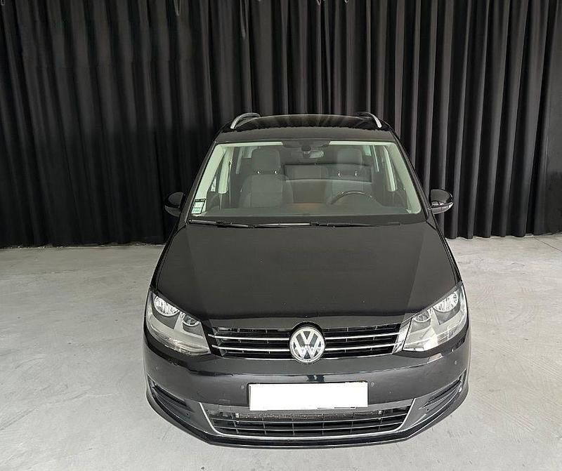 Usado VW Sharan Trendline 150 HP (110 kW) 2017 Preto Monovolume