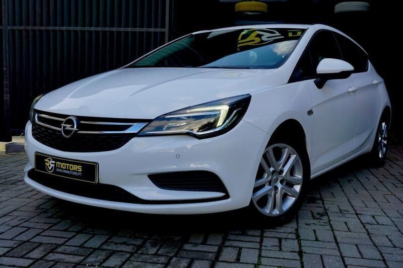Branco Usado 2017 Opel Astra Dynamic | € 13.750 (Caro) - Imagem 1/4