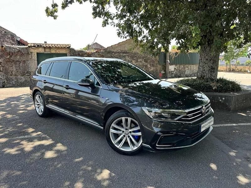 Cinza Usado 2020 VW Passat GTE Carrinha | € 26.990 (Preço elevado) - Imagem 1/4