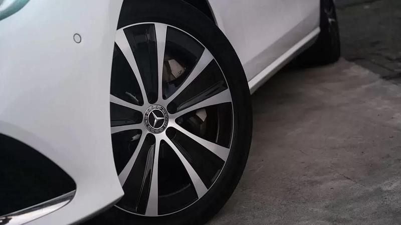 Usado Mercedes E300 Avantgarde 306 HP (225 kW) 2021 Branco Carrinha