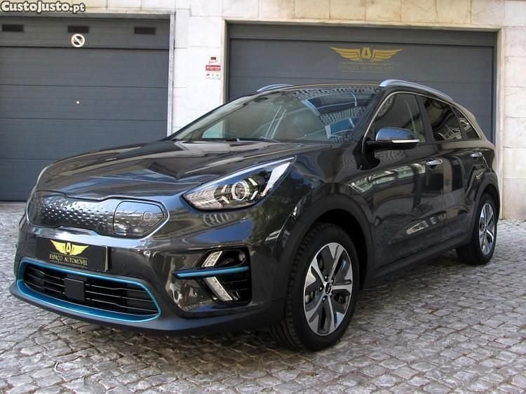Cinza Usado 2022 Kia e-Niro 3 SUV | € 22.250 (Bom preço) - Imagem 1/1