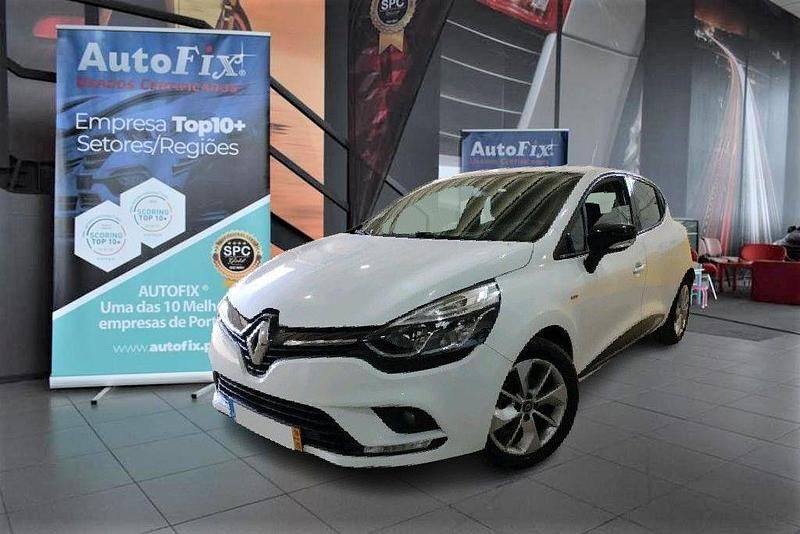 Branco Usado 2016 Renault Clio IV LIMITED Citadino | € 10.800 (Preço justo) - Imagem 1/3