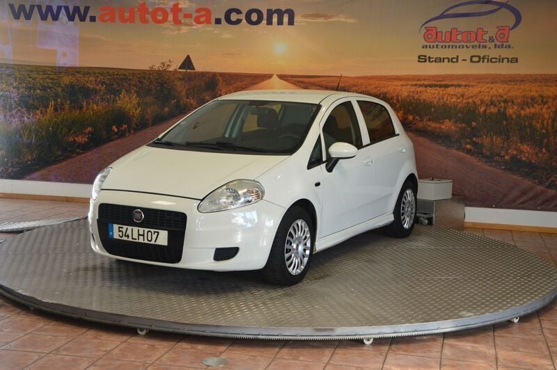 Branco Usado 2011 Fiat Grande Punto Active Citadino | € 6.750 (Preço justo) - Imagem 1/4