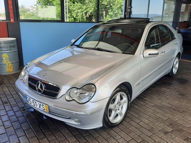 Cinza Usado 2001 Mercedes C200 Elegance Sedan | € 5.950 - Imagem 1/4