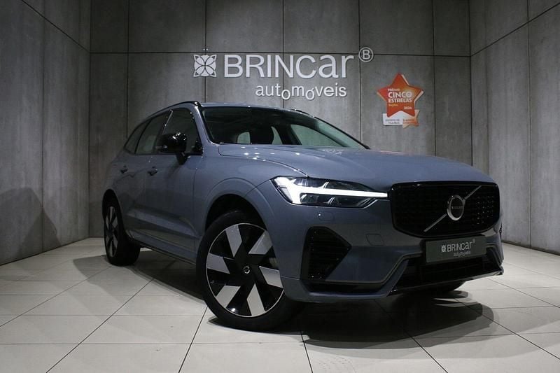 Usado Volvo XC60 Plus 350 HP (257 kW) 2023 Cinza SUV