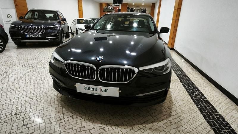 Cinza Usado 2017 BMW 520 Sport Line Sedan | € 23.500 (Bom preço) - Imagem 1/4