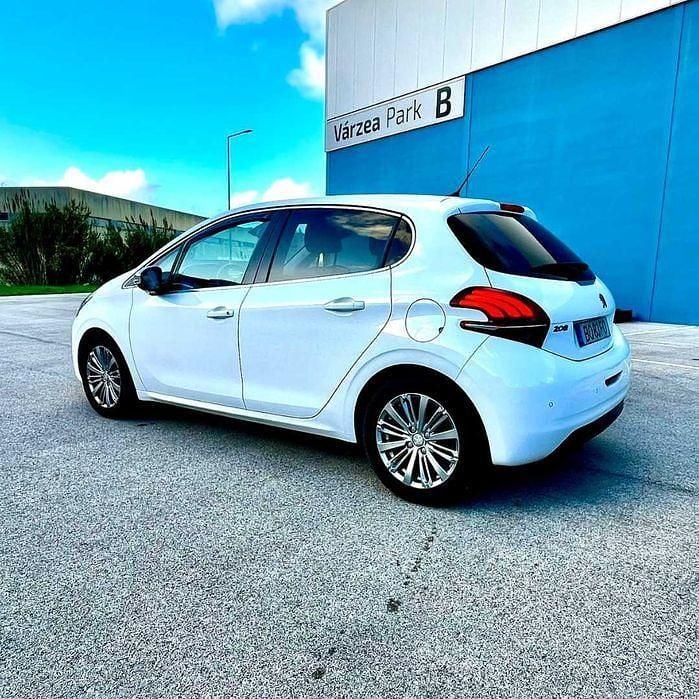Usado Peugeot 208 Allure 110 HP (80 kW) 2019 Citadino