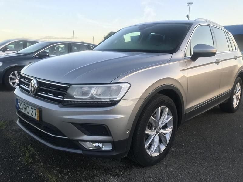 Cinzento Usado 2016 VW Tiguan Highline SUV | € 21.750 (Preço justo) - Imagem 1/4