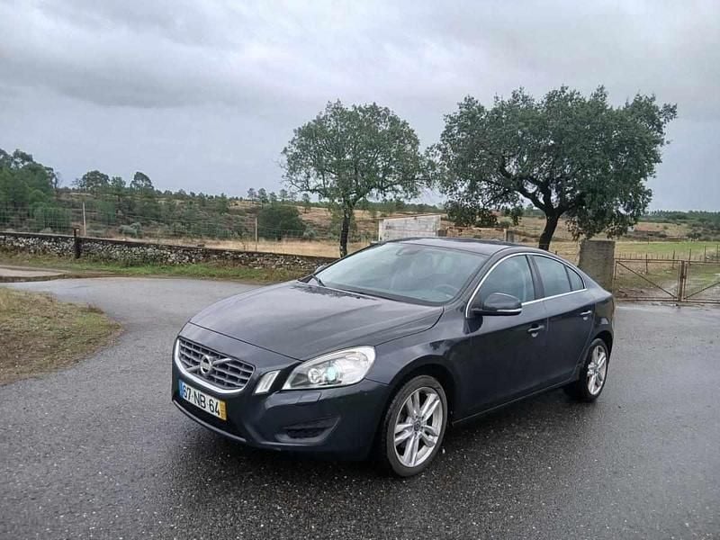Cinzento Usado 2012 Volvo S60 Sedan | € 11.200 - Imagem 1/4