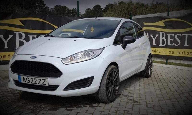 Branco Usado 2016 Ford Fiesta Titanium Citadino | € 9.900 (Preço justo) - Imagem 1/4