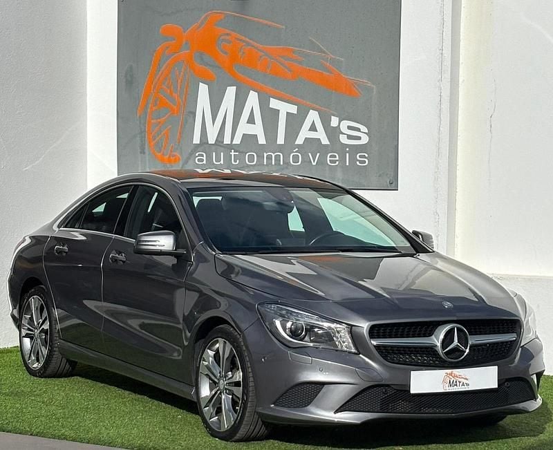 Cinza Usado 2014 Mercedes CLA220 Urban Sedan | € 22.999 - Imagem 1/4