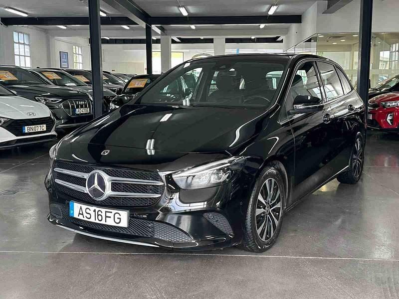 Usado Mercedes B180 Style 116 HP (85 kW) 2022 Preto Monovolume