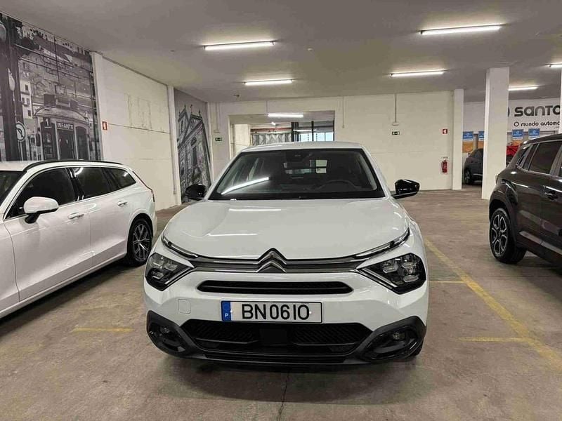 Branco Usado 2024 Citroën C4 PureTech Sedan | € 22.490 (Preço justo) - Imagem 1/4
