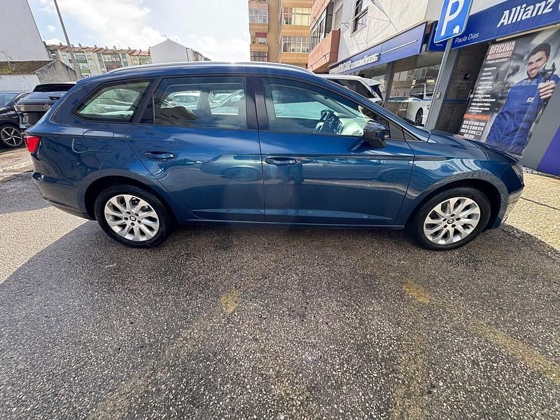 Usado Seat Leon Ecomotive 105 HP (77 kW) 2015 Azul Carrinha