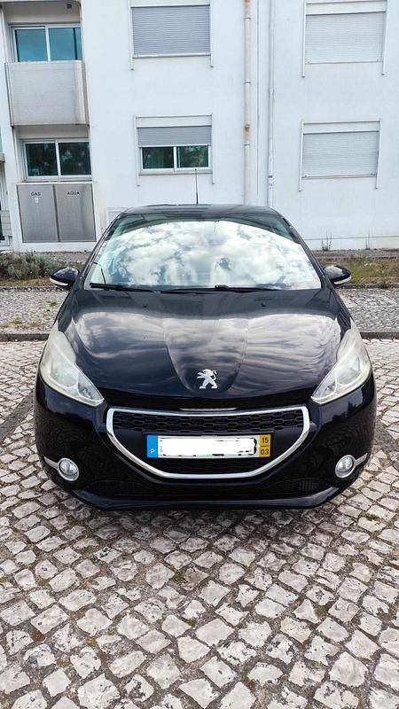 Preto Usado 2015 Peugeot 208 Citadino | € 7.000 (Bom preço) - Imagem 1/4