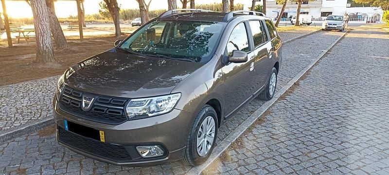 Castanho Usado 2018 Dacia Logan Comfort Sedan | € 8.450 - Imagem 1/4