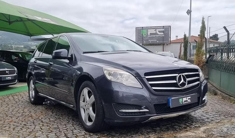 Cinza Usado 2013 Mercedes R350 Monovolume | € 14.250 - Imagem 1/1