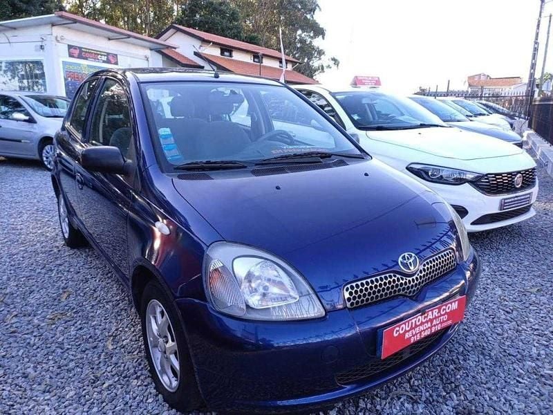 Azul Usado 1999 Toyota Yaris | € 3.865 - Imagem 1/4