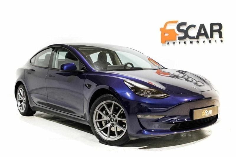 Azul Usado 2023 Tesla Model 3 Sedan | € 31.950 (Bom preço) - Imagem 1/4