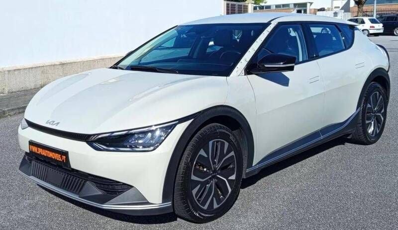 Cinzento Usado 2022 Kia EV6 4 SUV | € 32.440 (Bom preço) - Imagem 1/4