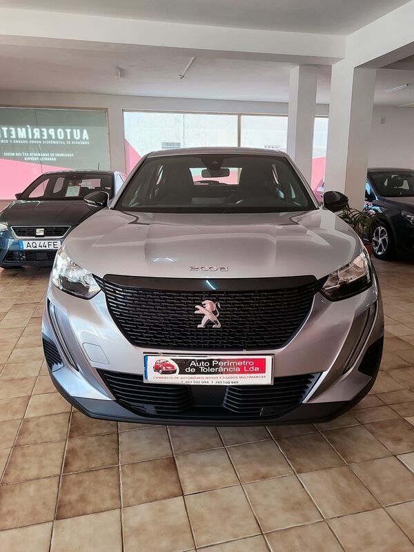Cinzento Usado 2023 Peugeot 2008 Active SUV | € 19.900 (Preço justo) - Imagem 1/4