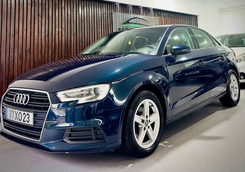 Azul Usado 2019 Audi A3 Design Sedan | € 14.990 (Bom preço) - Imagem 1/4