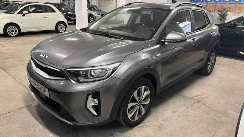 Cinzento Usado 2025 Kia Stonic SUV | € 17.990 (Preço justo) - Imagem 1/4