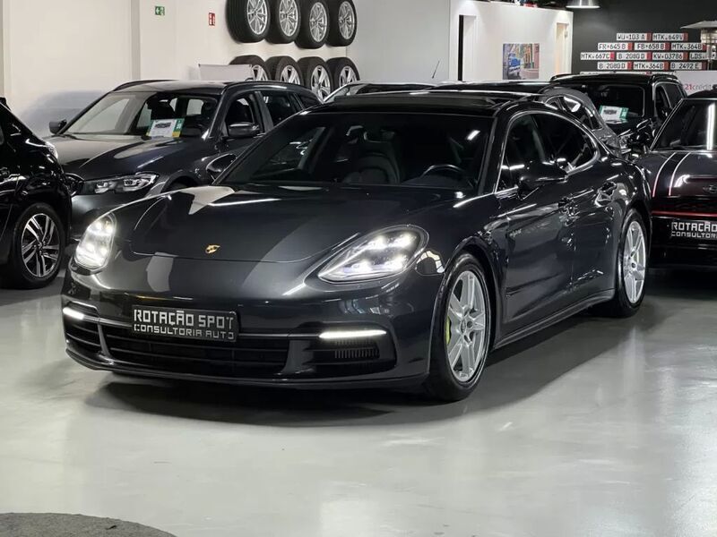 Cinzento Usado 2018 Porsche Panamera Sedan | € 64.990 (Preço justo) - Imagem 1/4