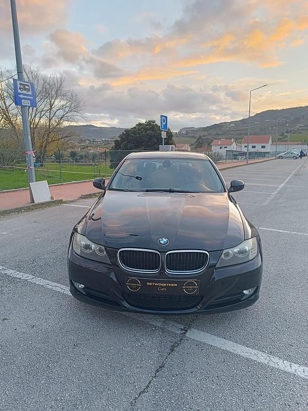 Usado BMW 320 177 HP (130 kW) 2009 Preto Carrinha