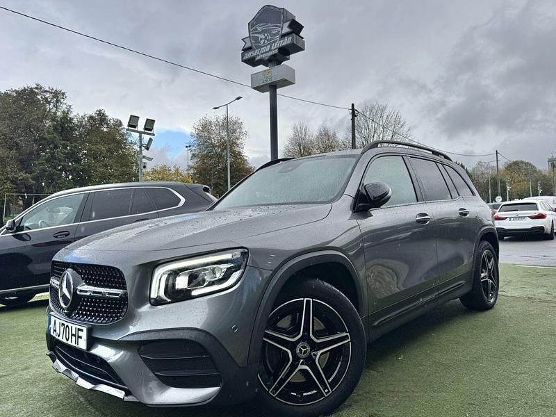 Cinza Usado 2021 Mercedes GLB220 AMG line SUV | € 44.500 - Imagem 1/4