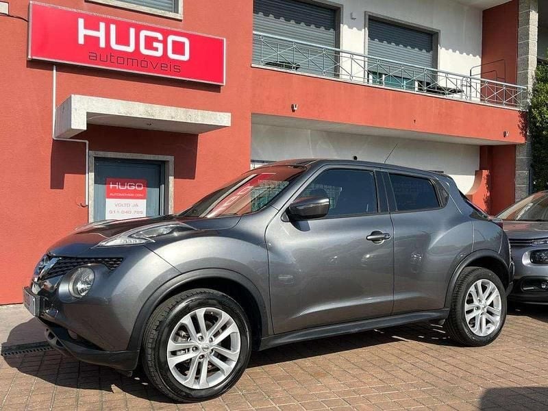 Usado Nissan Juke Acenta 110 HP (80 kW) 2015 Cinza SUV