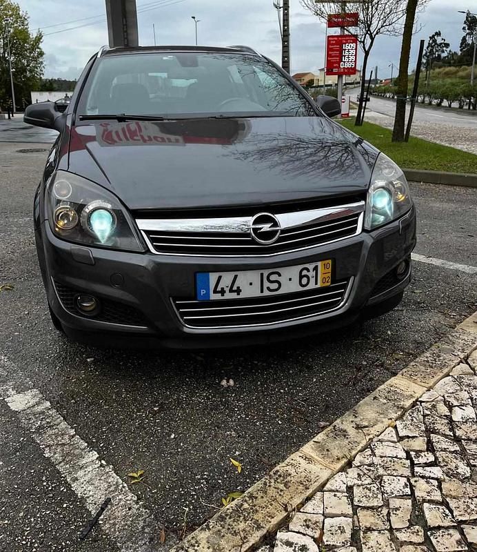 Cinzento Usado 2010 Opel Astra Citadino | € 6.500 (Preço justo) - Imagem 1/4