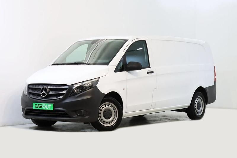 Branco Usado 2022 Mercedes Vito Monovolume | € 24.750 - Imagem 1/4