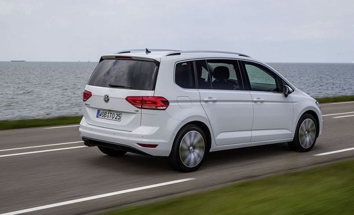 Usado VW Touran Comfortline 150 HP (110 kW) 2022 Cinzento Monovolume
