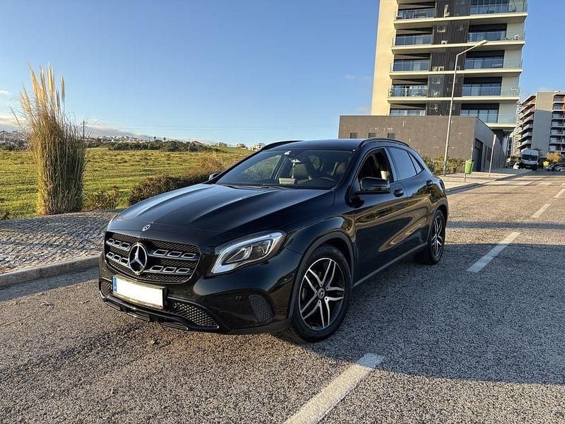 Usado Mercedes GLA180 Urban 109 HP (80 kW) 2017 SUV