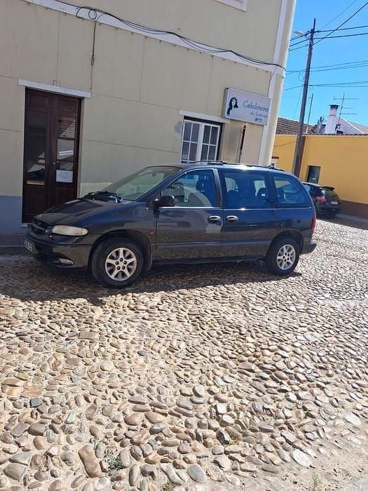 Usado 2000 Chrysler Voyager Monovolume | € 2.000 - Imagem 1/4