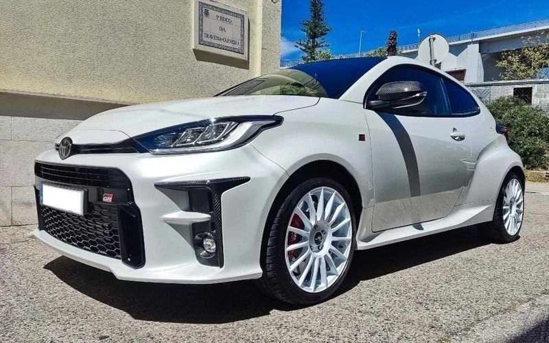 Branco Usado 2022 Toyota Yaris Citadino | € 55.000 - Imagem 1/4
