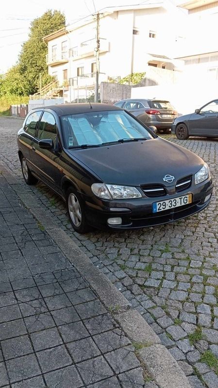 Preto Usado 2002 Nissan Almera Citadino | € 2.500 - Imagem 1/4