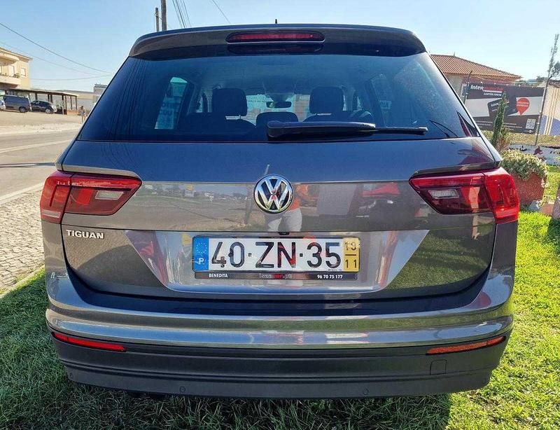 Usado VW Tiguan 150 HP (110 kW) 2018 Cinzento SUV