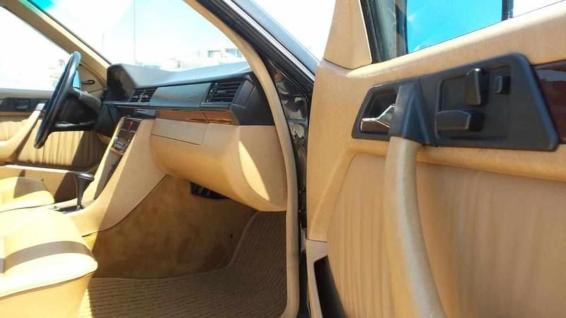 Preto Usado 1991 Mercedes E300 | € 44.000 - Imagem 1/1