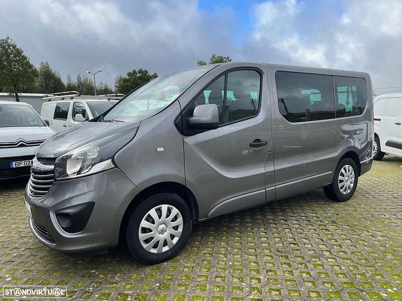 Usado Opel Vivaro S 125 HP (91 kW) 2018 Cinza Monovolume