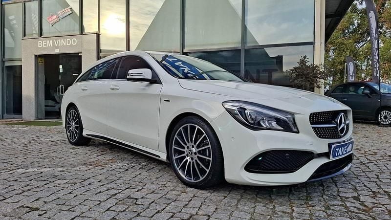 Branco Usado 2018 Mercedes CLA180 AMG line Sedan | € 20.990 (Preço justo) - Imagem 1/4