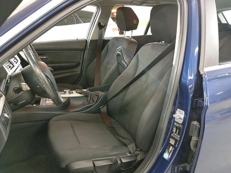 Usado BMW 318 150 HP (110 kW) 2017 Azul Carrinha