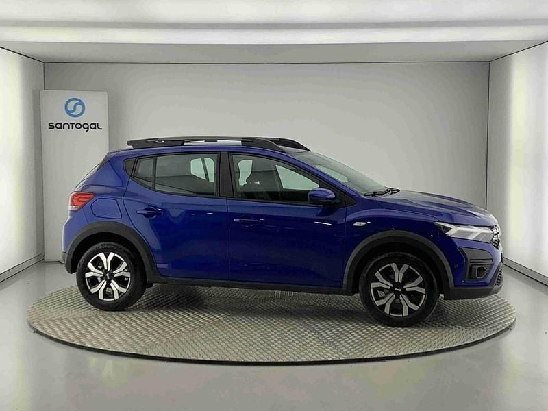 Azul Usado 2024 Dacia Sandero Expression Citadino | € 17.290 (Preço justo) - Imagem 1/4