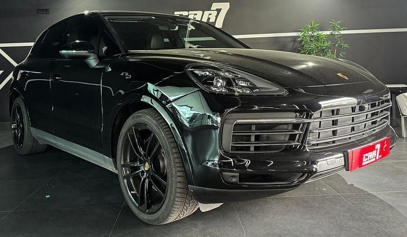 Preto Usado 2018 Porsche Cayenne SUV | € 68.750 - Imagem 1/4