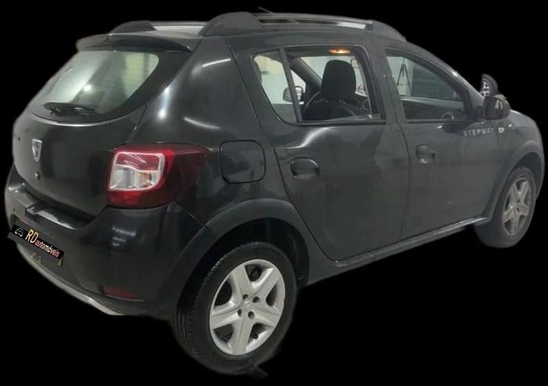 Usado Dacia Sandero 73 HP (53 kW) 2015 Preto