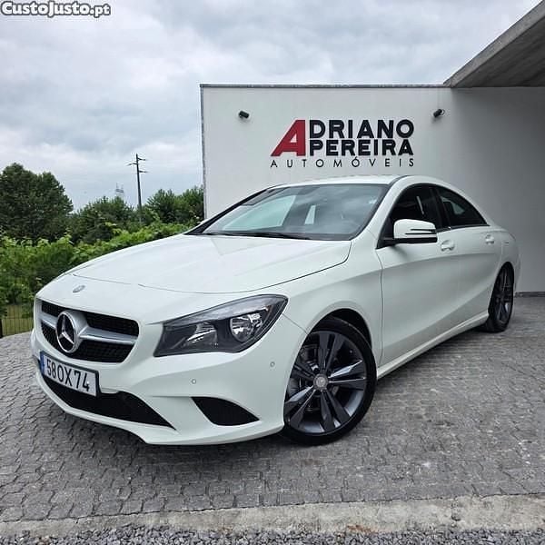 Branco Usado 2014 Mercedes CLA200 Urban Sedan | € 19.750 (Bom preço) - Imagem 1/1